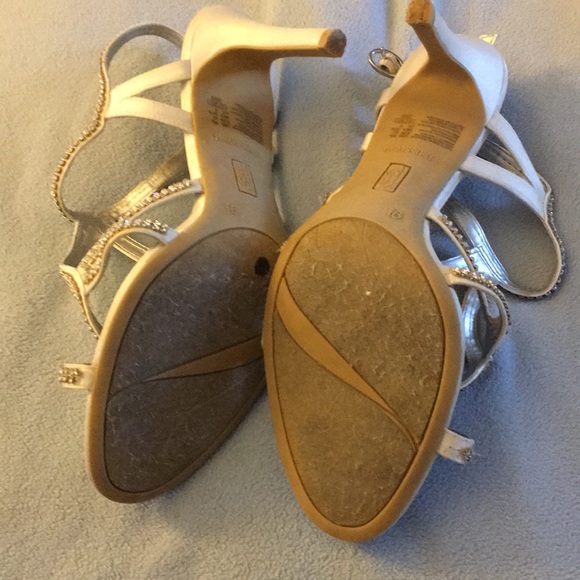 White beaded high heels - Picture 2 of 4